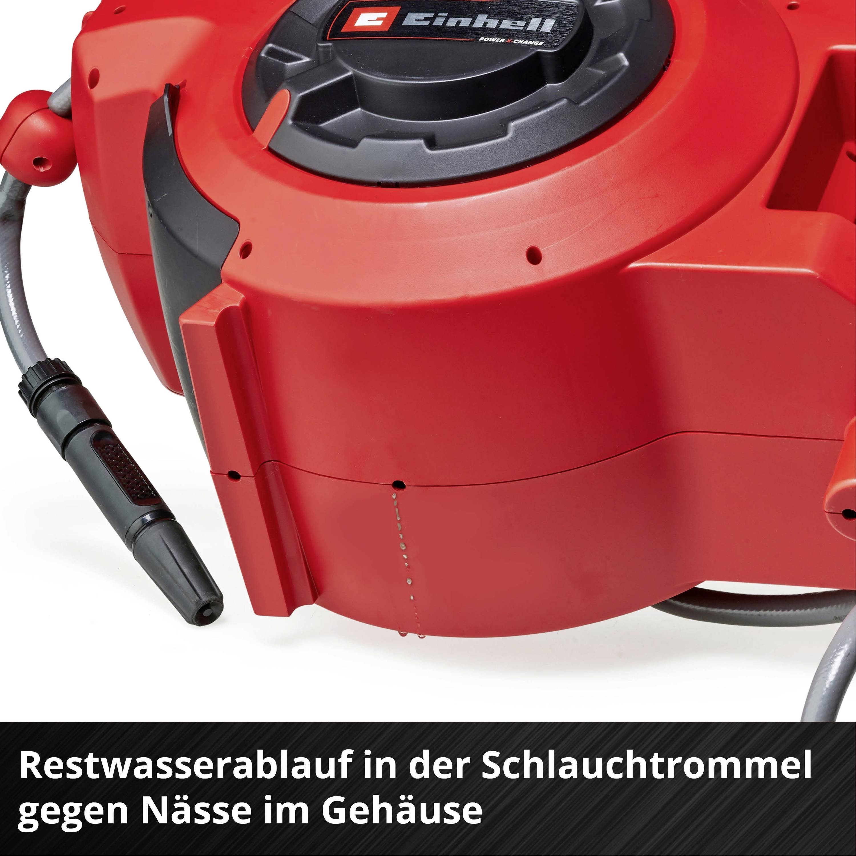 Rote Schlauchtrommel mit schwarzem Detail, Restwasserablauf für Schutz gegen Nässe.