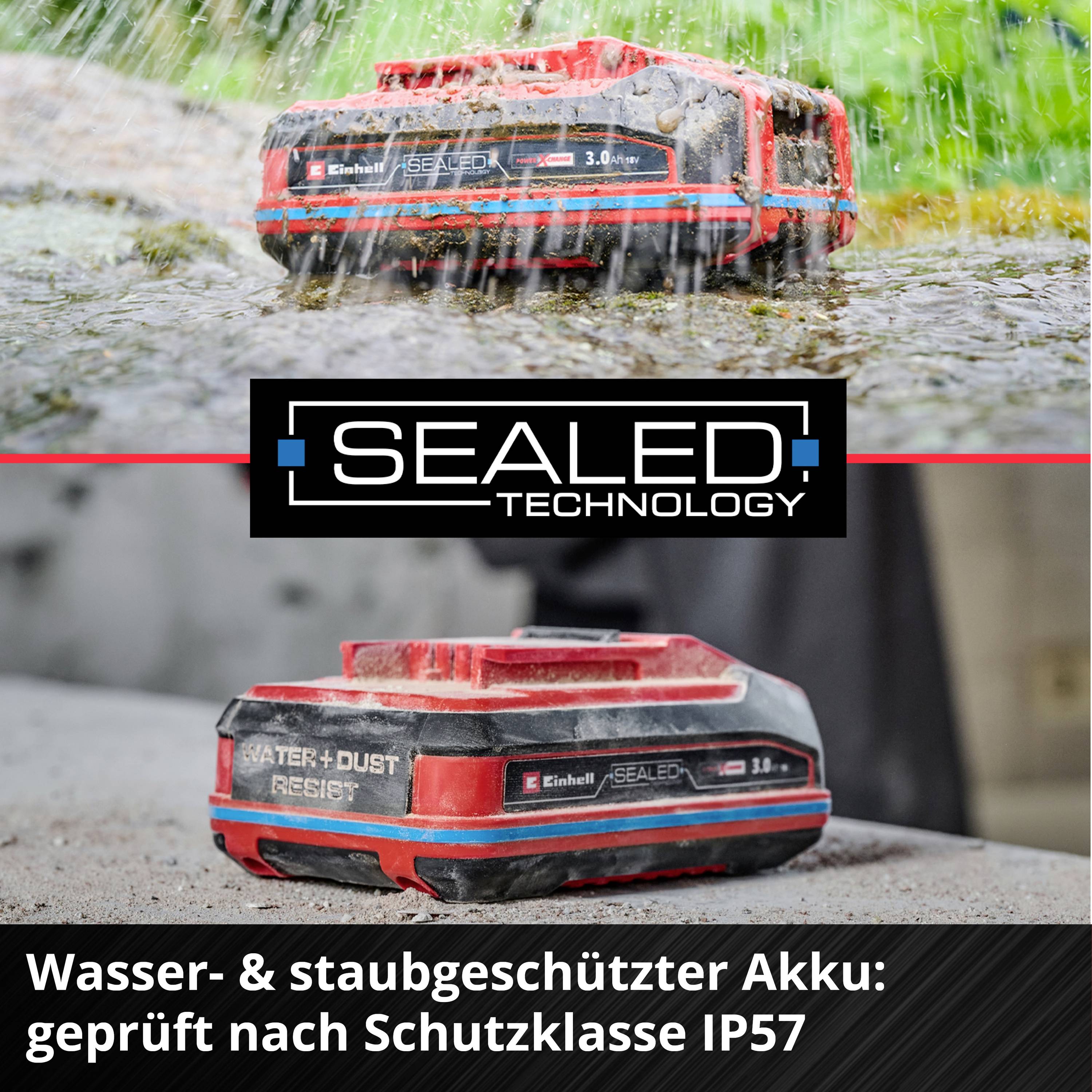 'SEALEAD TECHNOLOGY' Akku wird unter Wasser besprüht. Text unten: Wasser- & staubgeschützter Akku, geprüft nach Schutzklasse IP57.