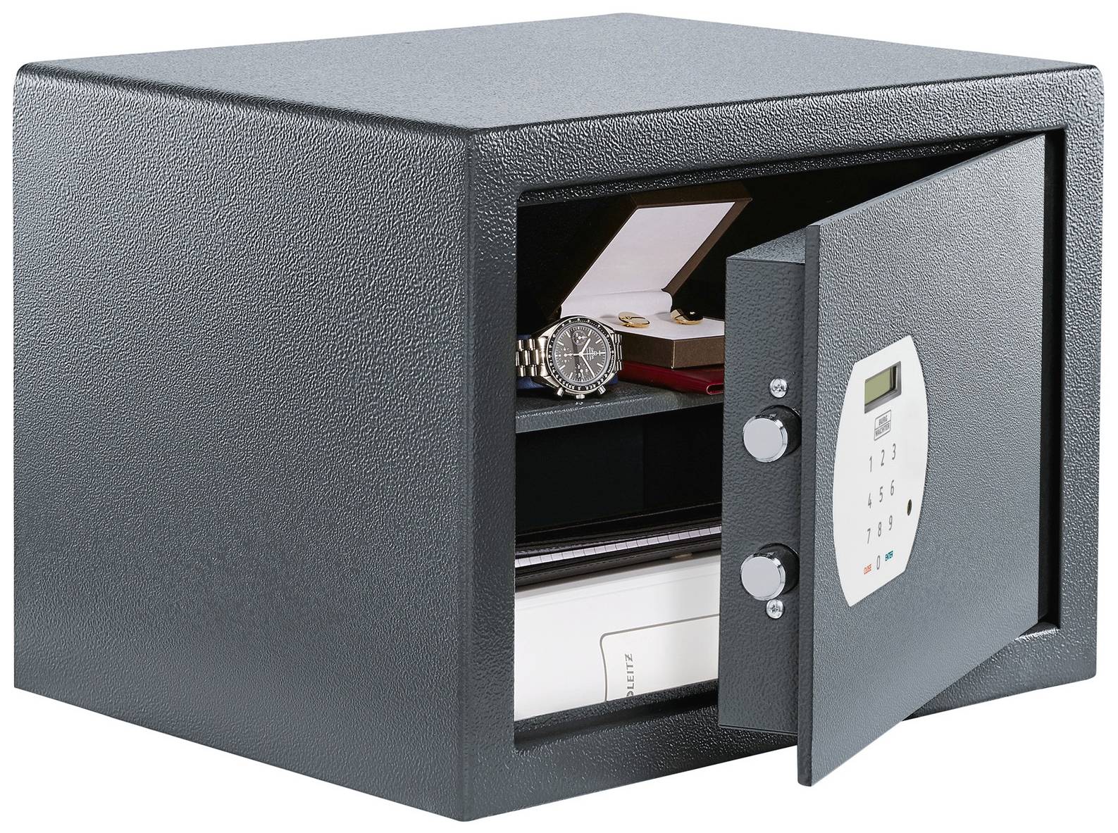 Ein geöffneter Tresor mit einer Uhr, Dokumenten und einem Tablet im Inneren. Der Tresor zeigt ein elektronisches Verschlusssystem.