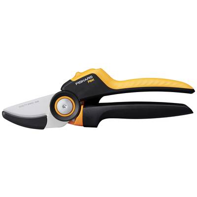 Gartenschere mit orangefarbenem Griff und silberner Klinge, Markenname 'Fiskars' und Modellnummer 'P941' sichtbar.