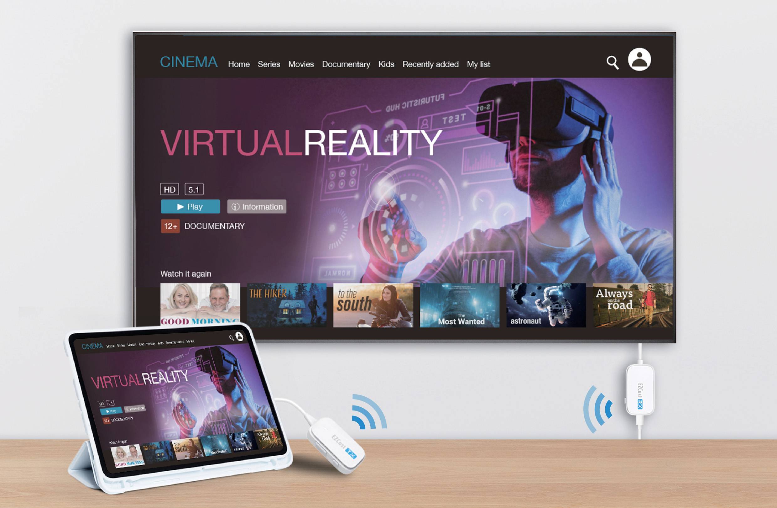 'Ein Mann mit VR-Headset auf einem Bildschirm mit dem Titel "Virtual Reality", daneben ein Tablet mit einer ähnlichen Anzeige.'