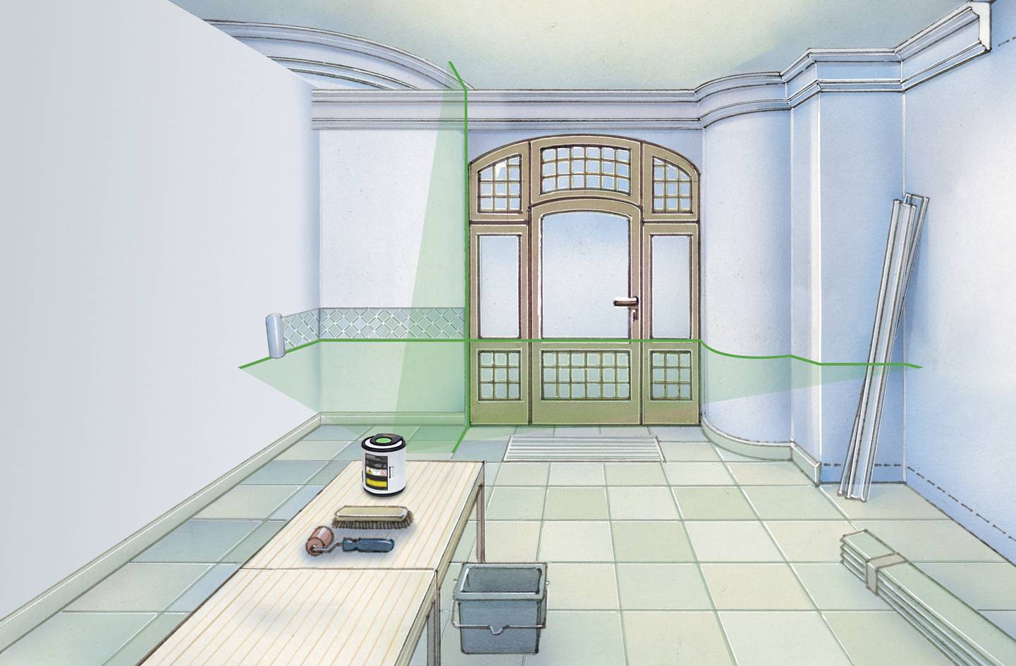 Ein leerer Raum mit Kacheln auf dem Boden und tapezierten Wänden. Ein Tisch mit Werkzeugen steht links, eine geschlossene Holztür hinten.