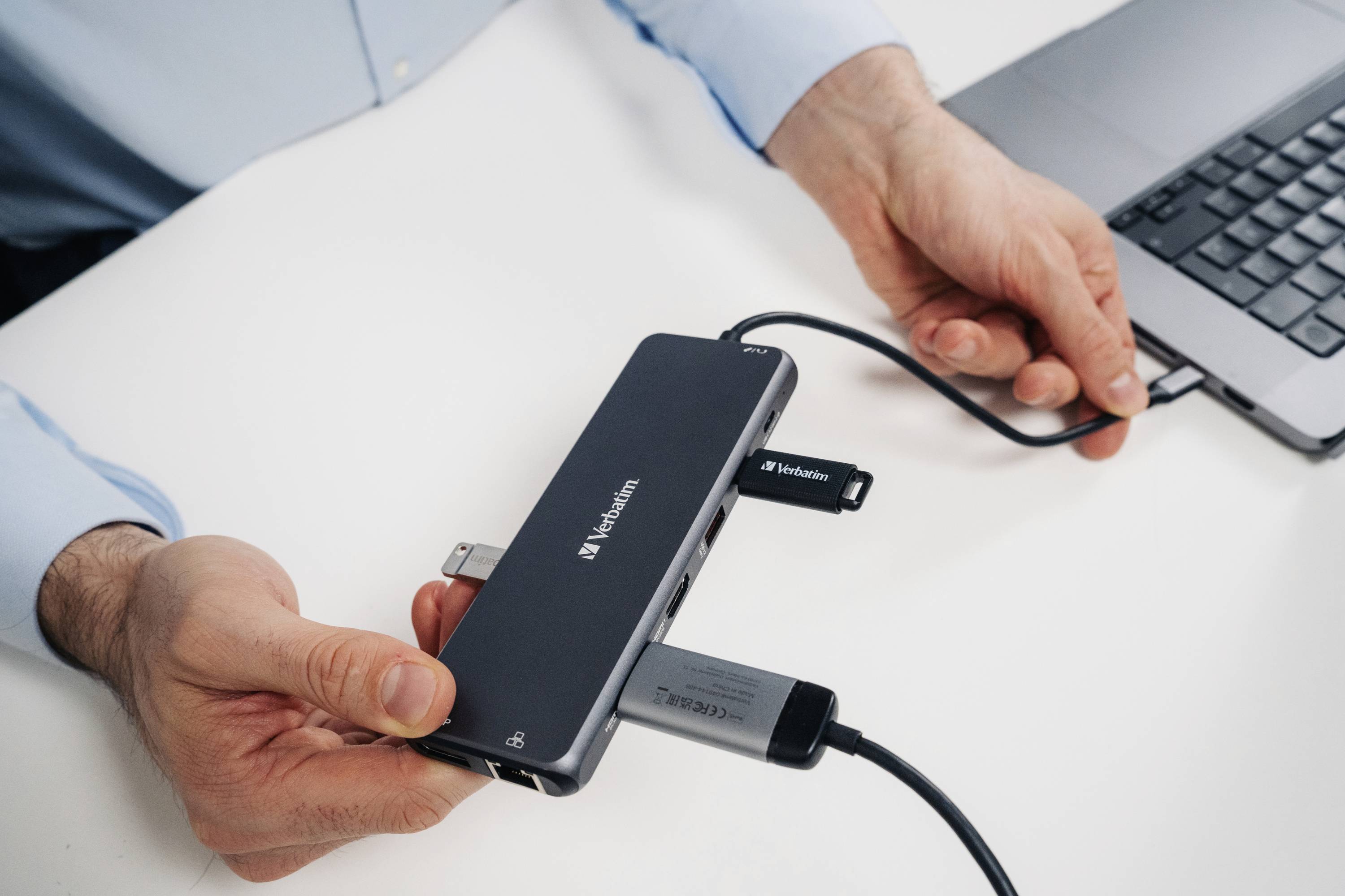 Verbatim CMH 13 - Hub - 2 x HDMI + 2 x USB-C (Spannungsversorgung)-12