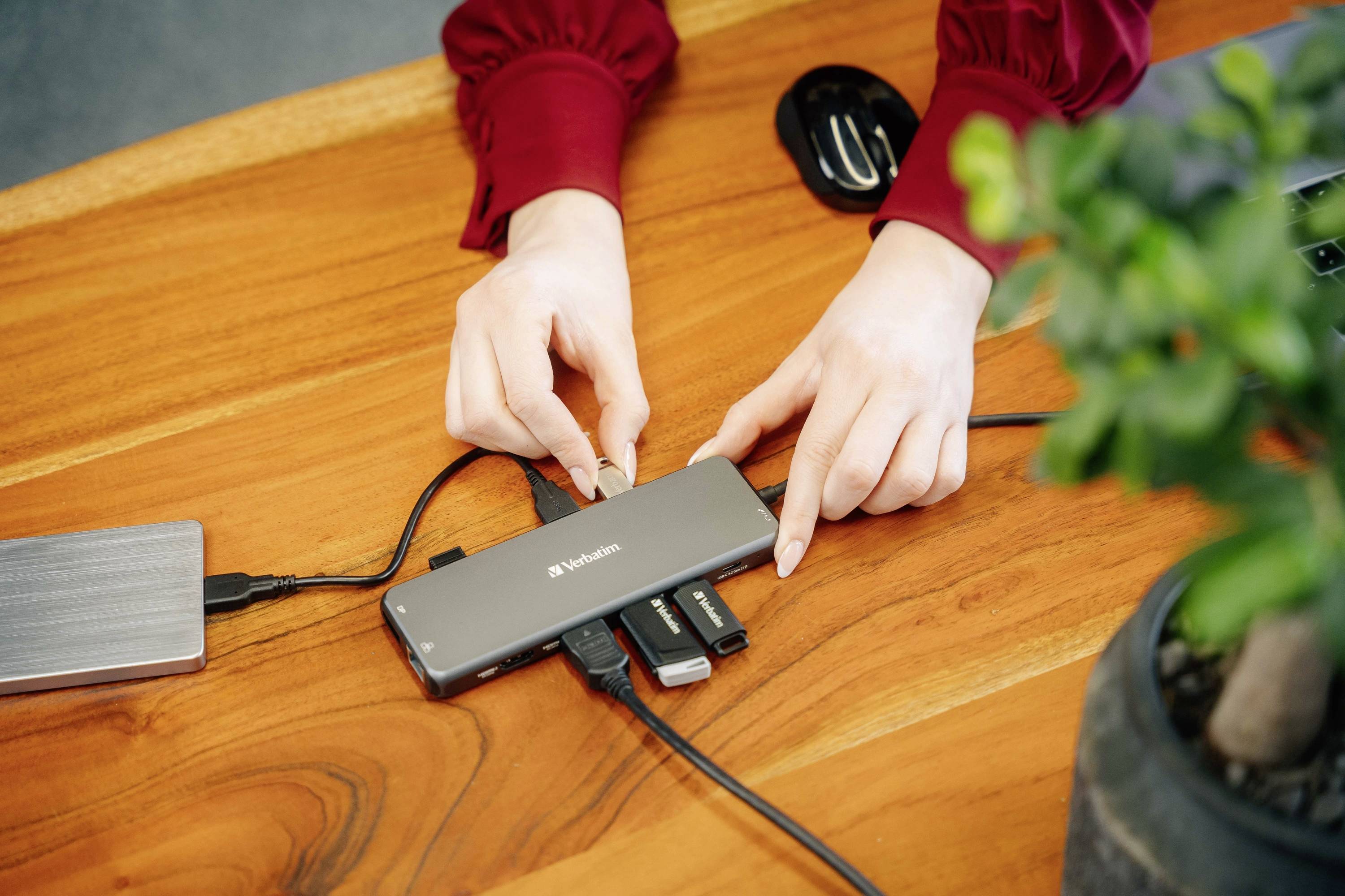 Verbatim CMH 13 - Hub - 2 x HDMI + 2 x USB-C (Spannungsversorgung)-18