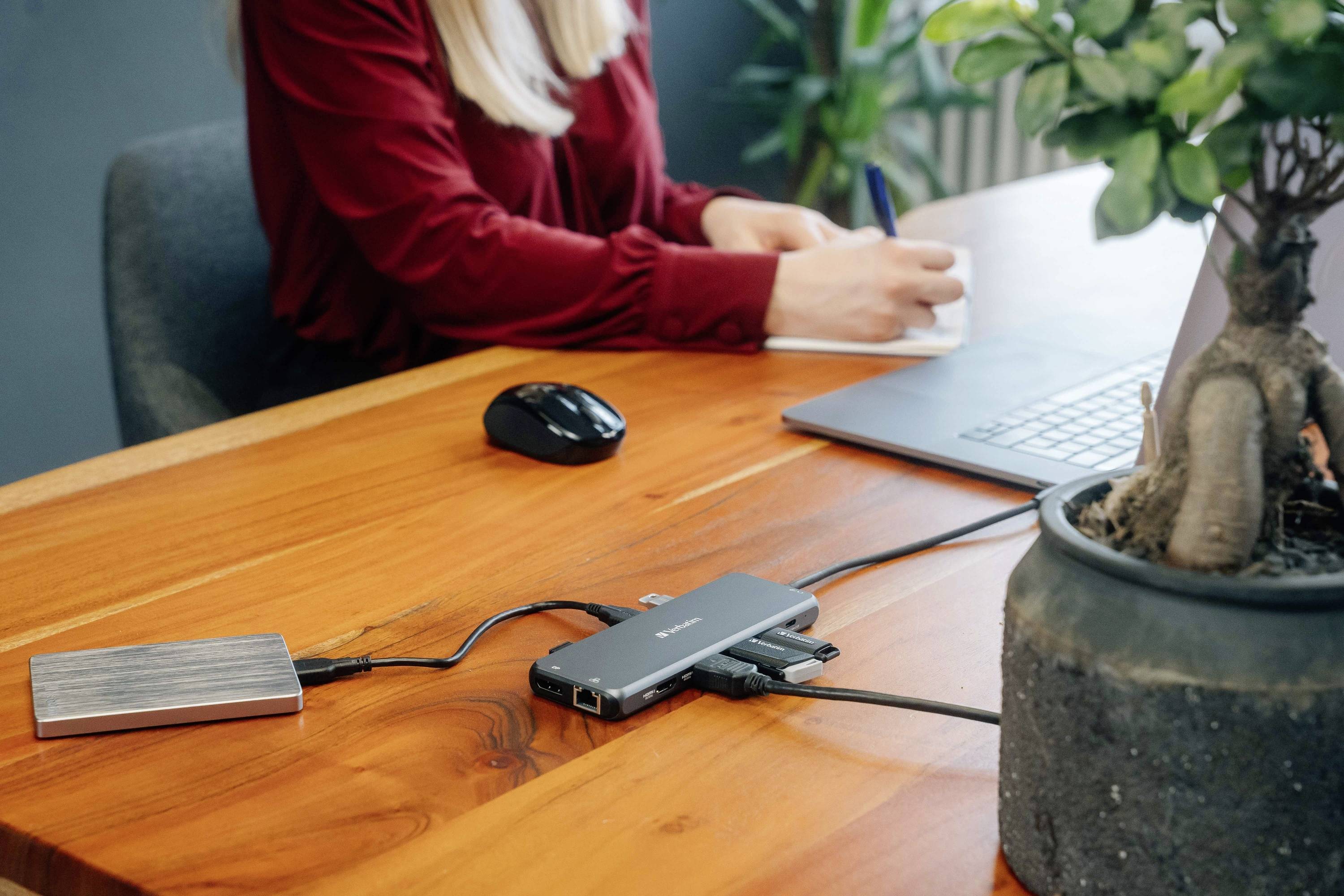 Verbatim CMH 13 - Hub - 2 x HDMI + 2 x USB-C (Spannungsversorgung)-19