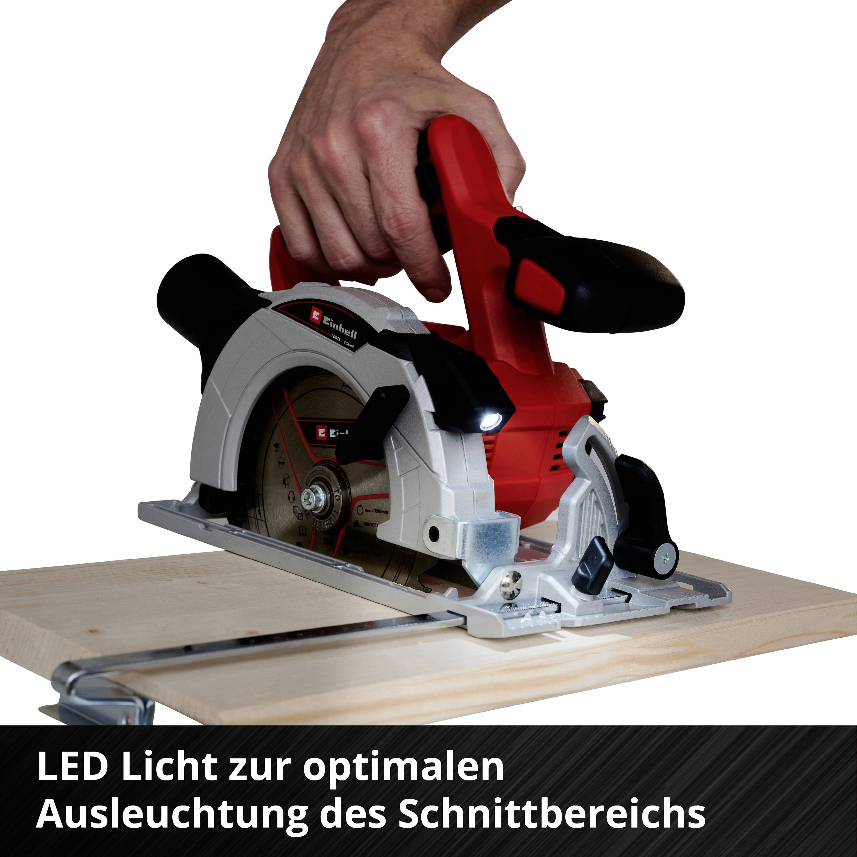 Hand hält eine rote Handkreissäge über ein Brett, Text: 'LED Licht zur optimalen Ausleuchtung des Schnittbereichs'.