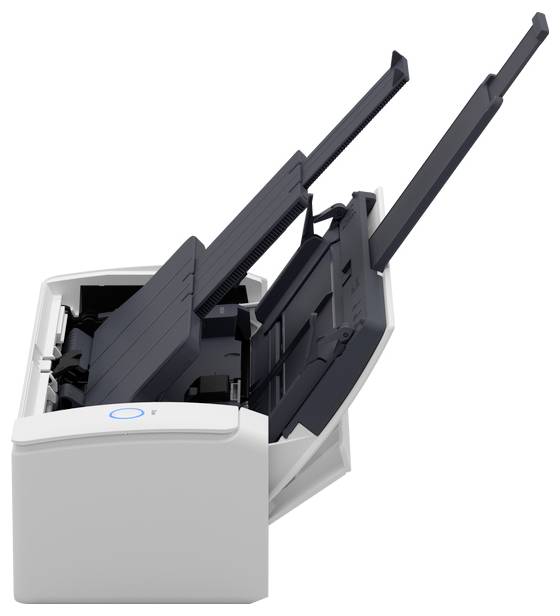 Ein weißer Dokumentenscanner, von der Seite gezeigt, mit nach oben ausgefahrenen Eingabe- und Ausgabefächern, bereit für Scanaufgaben.