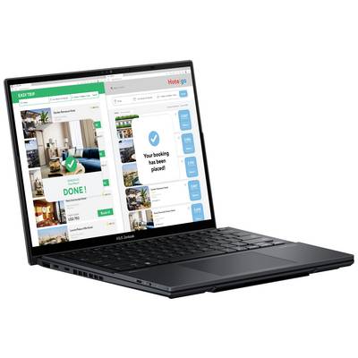 Ein Laptop zeigt zwei geöffnete Browser-Fenster. Links eine Reisebuchungsseite mit 'Deine Buchung wurde erledigt!' Rechts eine Hotelbuchungsseite mit 'Ihre Buchung wurde platziert!'.