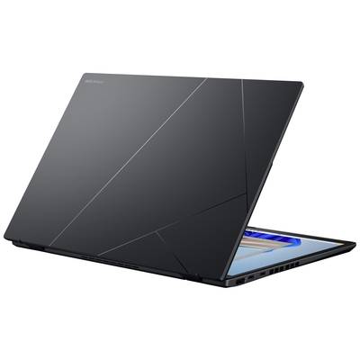Ein schlanker, schwarzer Laptop mit geometrischen Mustern auf dem Deckel, geöffneter Bildschirm zeigt eine moderne Benutzeroberfläche.