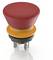 Roter Not-Stop-Schalter mit gelbem Sockel, verwendet zur Sicherheit in Maschinensteuerungen.