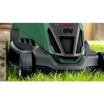 Ein grüner Rasenmäher mit der Aufschrift 'Bosch 36V' mäht grasbewachsene Fläche. Scharfkantiges, modernes Design betont Funktionalität.