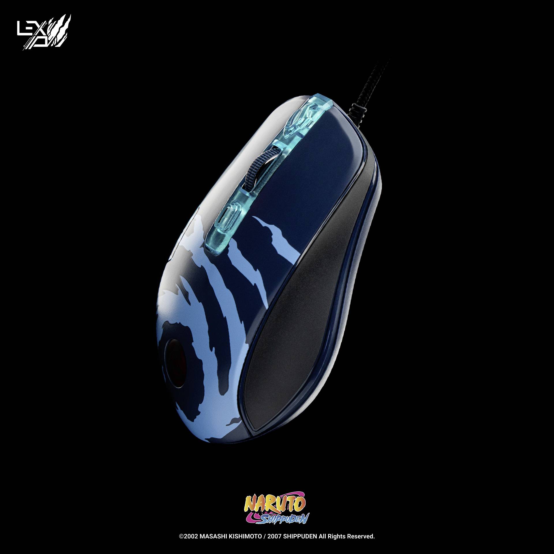 Eine blaue Computermaus mit einem Zebramuster auf schwarzem Hintergrund. Logo von 'Naruto Shippuden' unten in der Mitte.