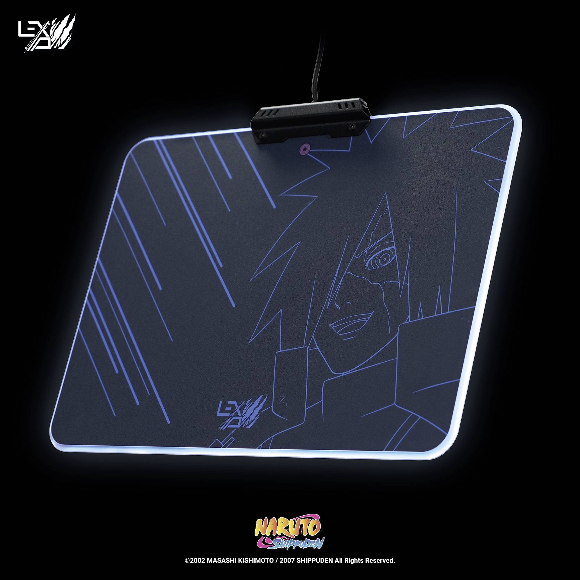 Leuchtendes Mousepad mit Linienzeichnung eines Charakters und Markenlogos. Design inspiriert von 'Naruto Shippuden'.