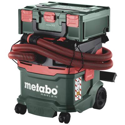 Ein grüner Industriestaubsauger mit rotem Schlauch und Transportrollen, Marke 'Metabo'. Geeignet für Baustellen und industrielle Anwendungen.