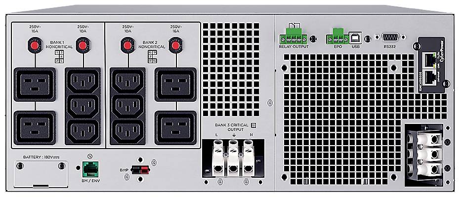 Rückansicht eines Computer-USV-Systems mit verschiedenen Steckdosen, Anschlüssen und Lüftungsgitter.