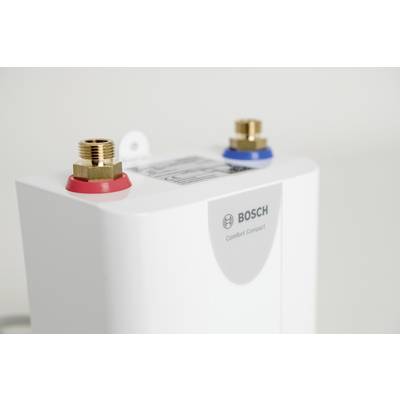 Ein weißer Wasserboiler von Bosch mit zwei farbigen Anschlüssen (rot und blau) auf der Oberseite, geeignet für Warmwasserbereitung.