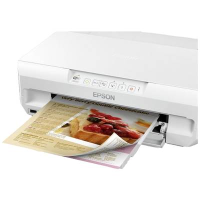 Ein weißer Epson-Drucker druckt ein Rezept für einen 'Very Berry Double Cheesecake' mit einem Bild des fertigen Kuchens.