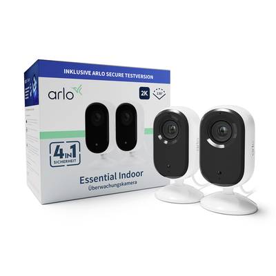 'Zwei Arlo Essential Indoor 2K Sicherheitskameras vor der Verpackung, die Funktionen wie Überwachung und 4-in-1-Sicherheit hervorhebt.'
