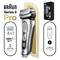 'Elektrorasierer Braun Series 9 Pro in Silber, präsentiert mit Verpackung. Enthält 4+1 Schersystem und Ladestation. Für präzises Rasieren geeignet.'