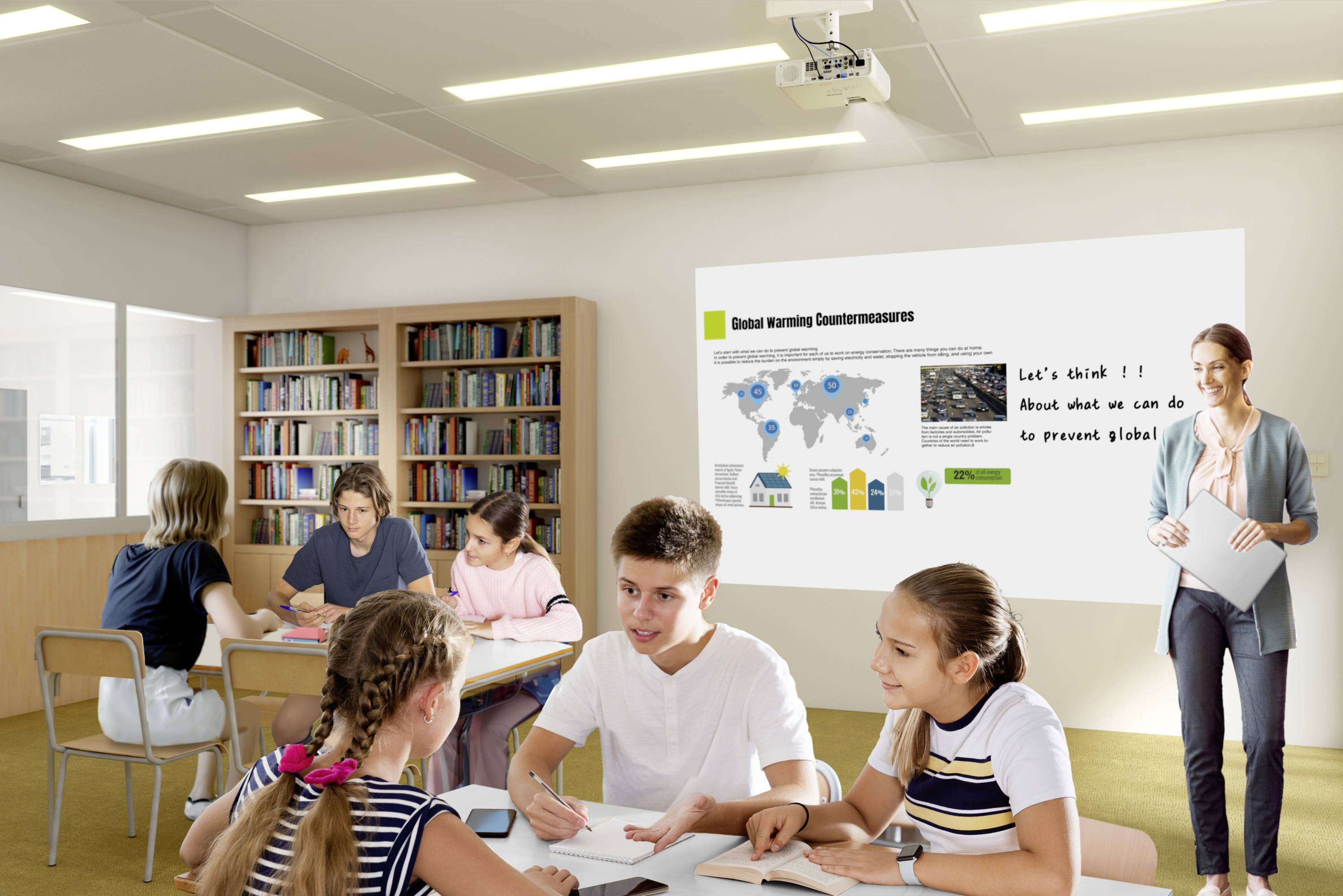 Eine Lehrerin unterrichtet eine Gruppe von Schülern in einem Klassenraum. Auf einem Projektor ist eine Präsentation zu Klimamaßnahmen zu sehen.