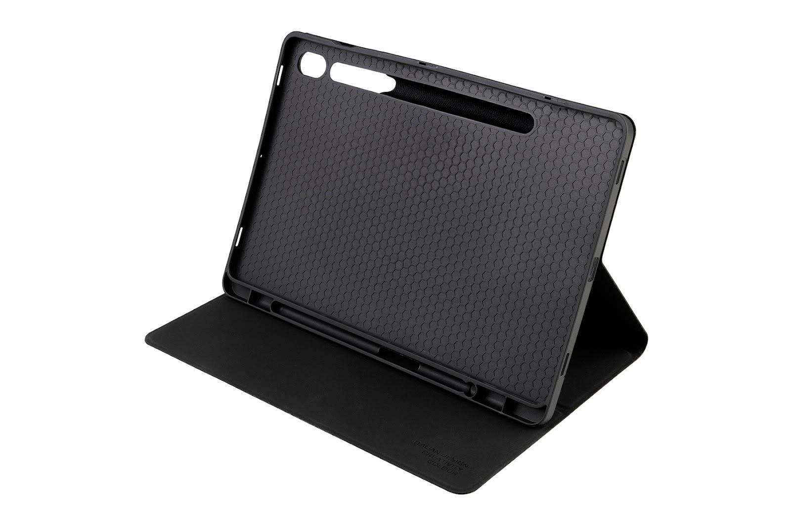 Eine schwarze Schutzhülle für ein Tablet, das in einem aufgestellten Zustand gezeigt wird. Sie bietet umfassenden Schutz und Stabilität.