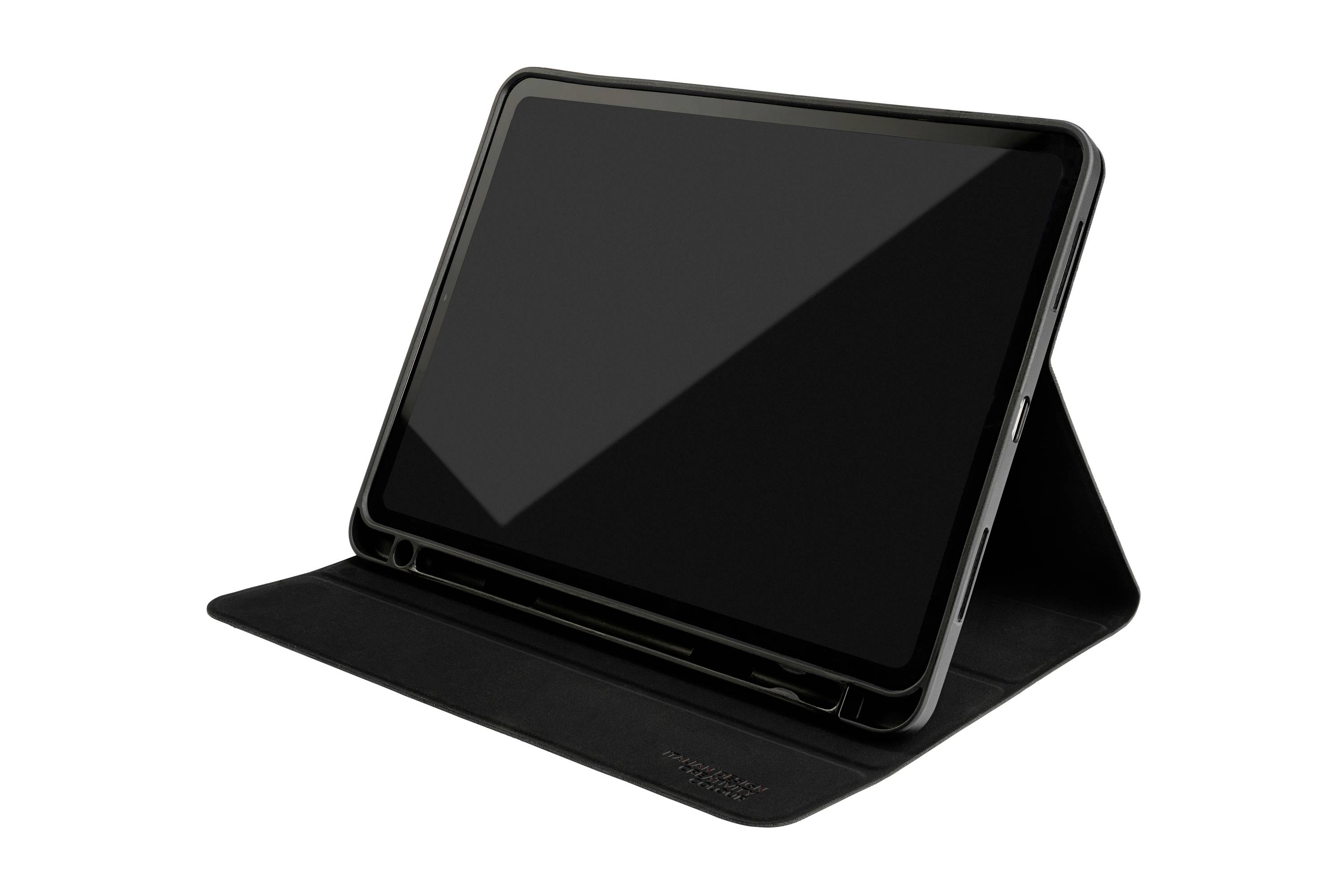 Ein schwarzes Tablet in einer schützenden Hülle, auf einem Ständer in einer schrägen Position aufgestellt.