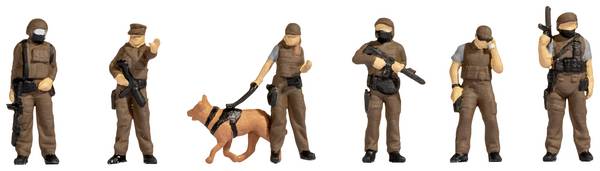 NOCH TT  Polizei Sodereinsatzkommando Bemalt, Stehend
