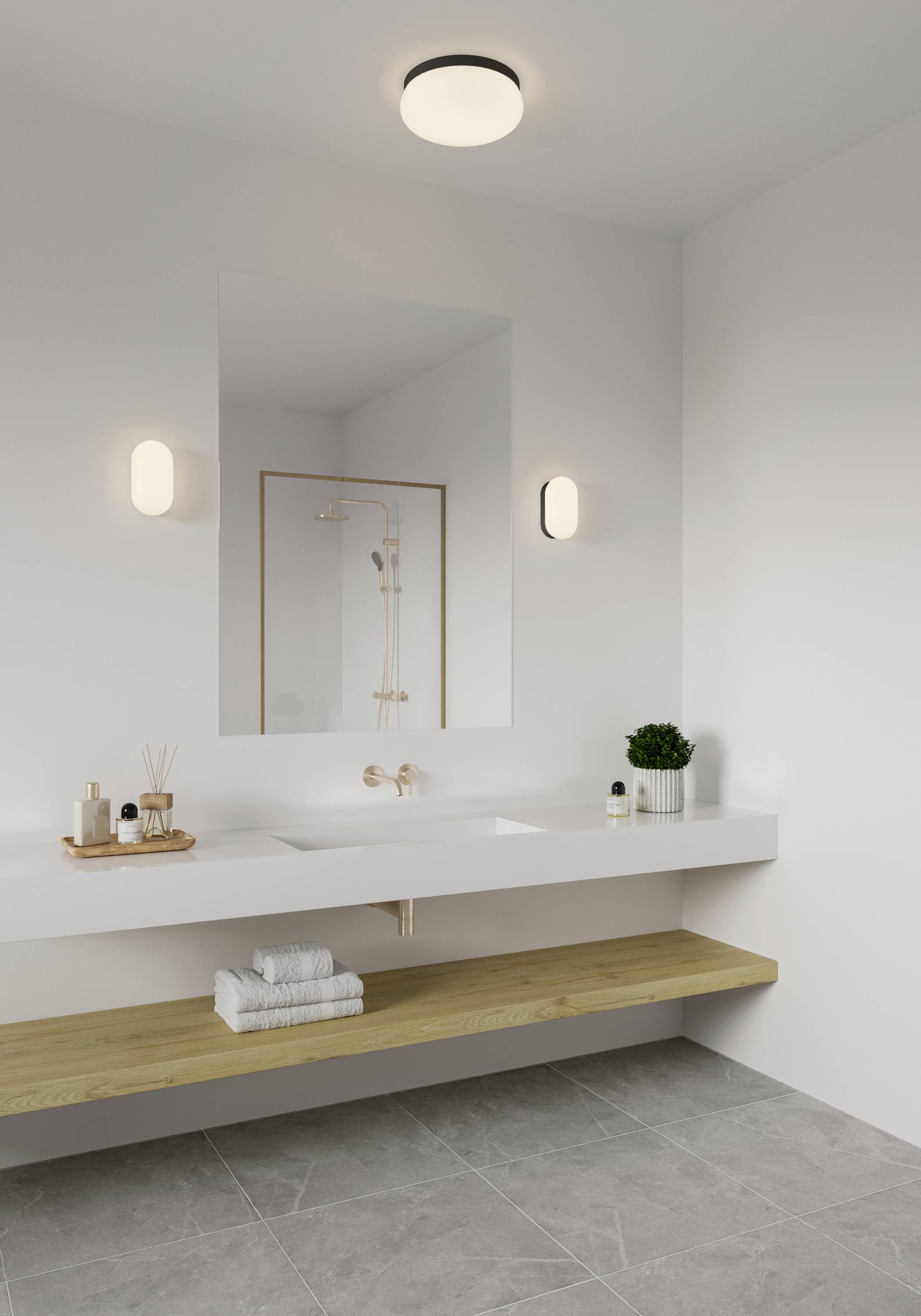 Modernes Badezimmer mit Waschbecken, Holzbord und Spiegel. Dezente Beleuchtung und geometrisches Design schaffen eine entspannende Atmosphäre.
