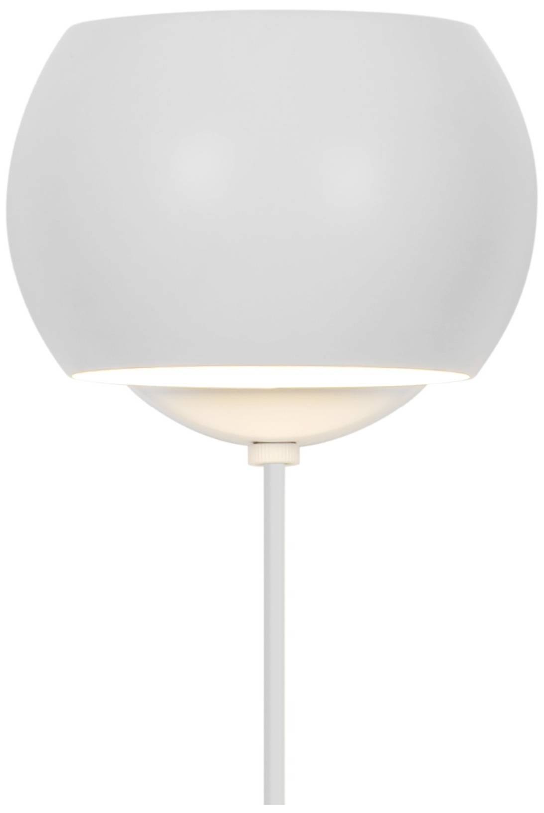 Halbrunde, weiße Wandlampe, die nach unten leuchtet, montiert an einer Wand mit sichtbarem Kabel.