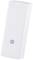 Weißes, rechteckiges WLAN-Gerät mit einem kleinen quadratischen Knopf in der Mitte.