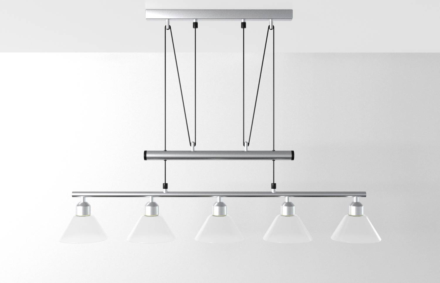 Moderne Hängelampe mit fünf weißen Glasschirmen und silbernem Gestell, aufgehängt an schwarzen Kabeln, vor einer weißen Wand.