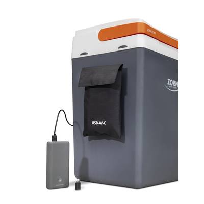 Tragbare Kühlbox in Grau mit orangefarbenem Deckel, USB-Anschluss und Batteriebank auf der Seite angebracht.