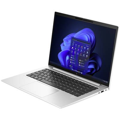 Ein silberner Laptop mit geöffneter Windows-Oberfläche zeigt geöffnete Anwendungen auf dem Bildschirm.