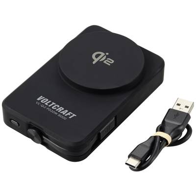 Schwarzes tragbares Ladegerät mit Qi-Logo und USB-C-Anschluss, einschließlich USB-Kabel. Für kabelloses Laden von Geräten.