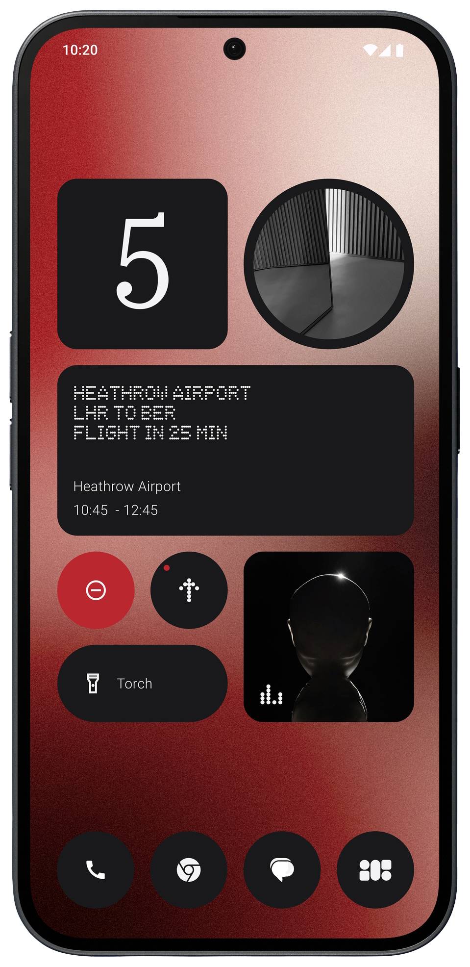 Smartphone-Bildschirm zeigt Uhrzeit 10:20, 'Heathrow Airport LHR to BER Flight in 25 min', Taschenlampe-Icon und weitere App-Icons.