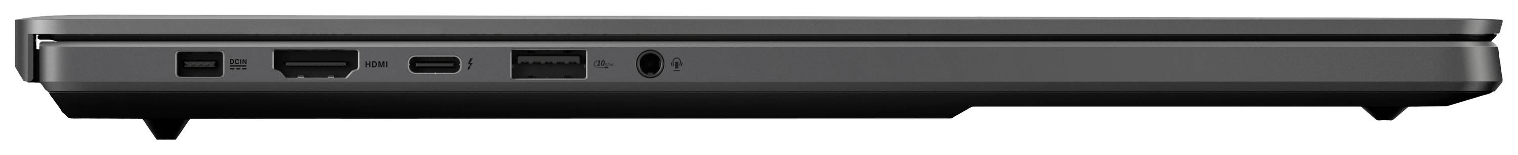 Seitliche Ansicht eines Laptops mit verschiedenen Anschlüssen, darunter USB, HDMI und Audio, sichtbar auf einem flachen Tisch.