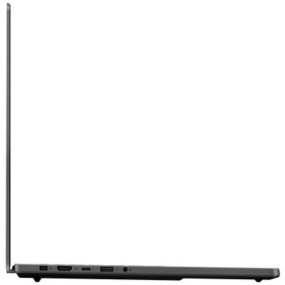 Ein seitlich gezeigter Laptop in dünnem Profil mit mehreren Anschlüssen sichtbar.