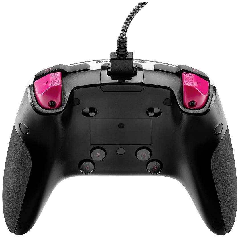 Rückseite eines Videospiel-Controllers mit kabelgebundener Verbindung, schwarzen Griffen und pinkfarbenen Tasten oben.