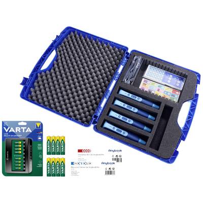 'Ein blauer Koffer mit vier blauen Digitalgeräten, Schaumstoffpolsterung, Kabeln und Zubehör. Daneben eine VARTA Ladegerät-Packung und mehrere Batterien.'