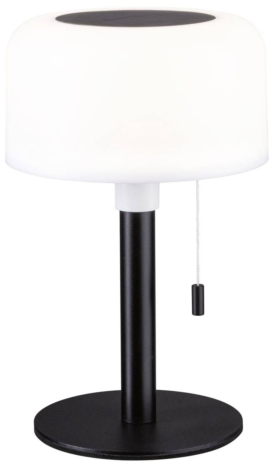 Tischlampe mit weißem, zylindrischem Schirm und schwarzem Standfuß. Die Lampe hat eine Zugschalterkette.