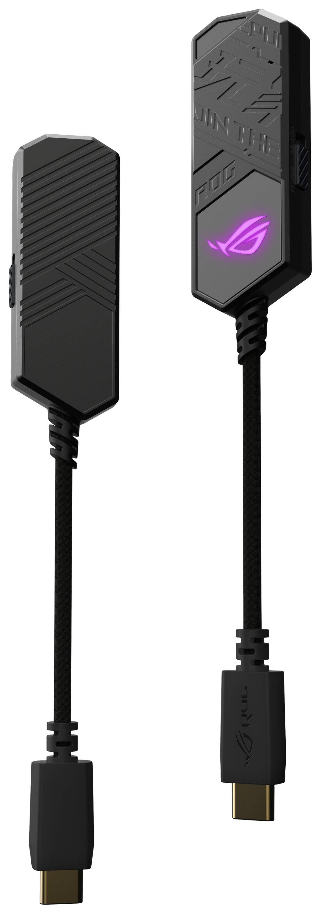 Zwei schwarze USB-Kabel mit rechteckigen Gehäusen und leuchtendem Logo. Sie scheinen für Gaming-Zubehör oder Datenübertragungen ausgelegt zu sein.