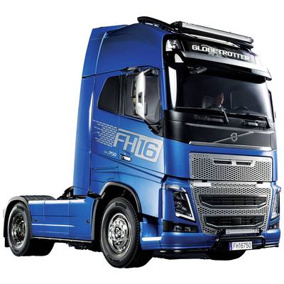 Ein blauer Lkw ohne Anhänger, Modell 'FH16 Globetrotter', steht aufrecht. Er zeigt markante Details und ein modernes Design.