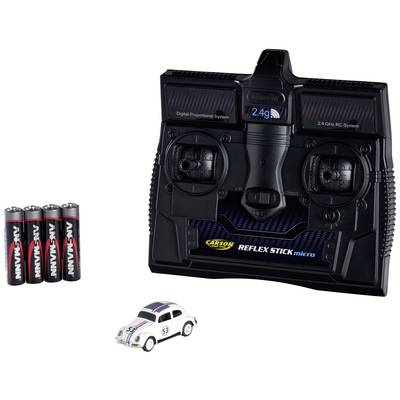 Fernsteuerung mit zwei Joysticks, vier AA-Batterien und ein kleines, weißes Spielzeugauto mit der Nummer '53' auf der Motorhaube.