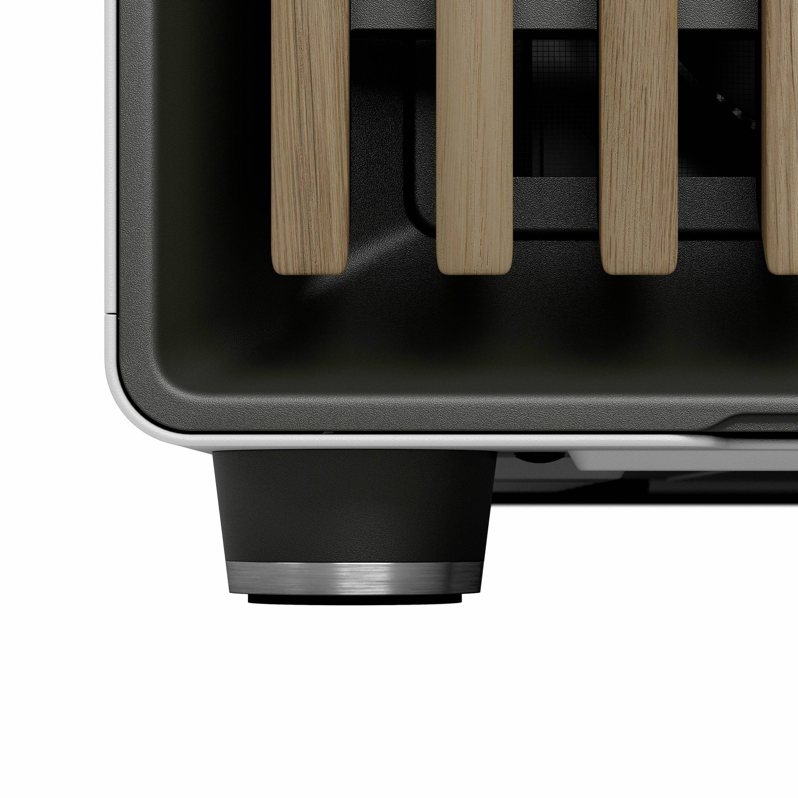 Nahaufnahme eines schwarzen Toasters mit vier Holzknöpfen an der Vorderseite, die das Design hervorheben.