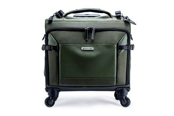 Grüne Laptop-Tasche mit vier Rädern und stabilem Griff, geeignet für Geschäftsreisen.