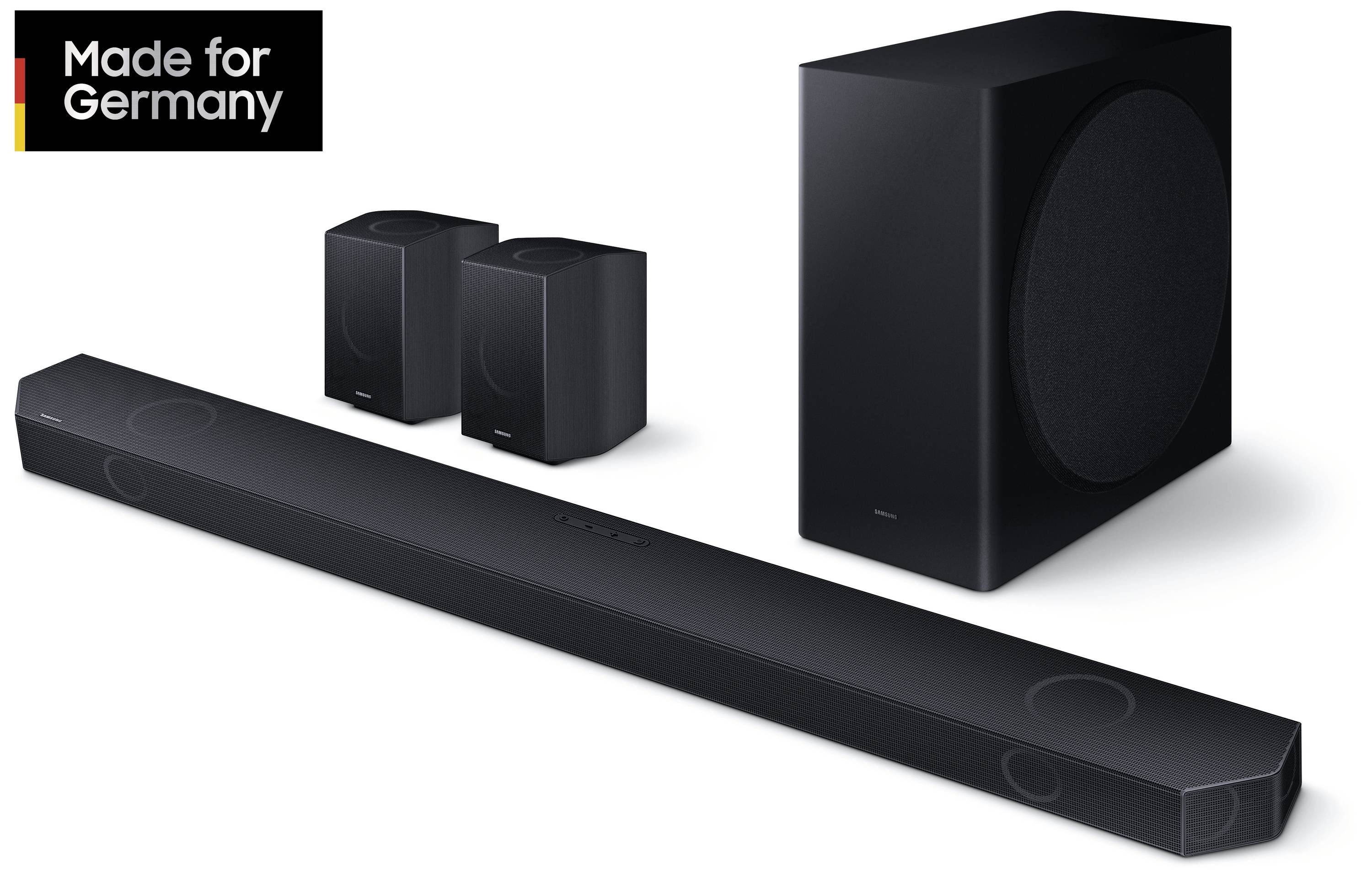 Soundbar-System in Schwarz mit Subwoofer und zwei Lautsprechern. Oben links steht 'Made for Germany'.