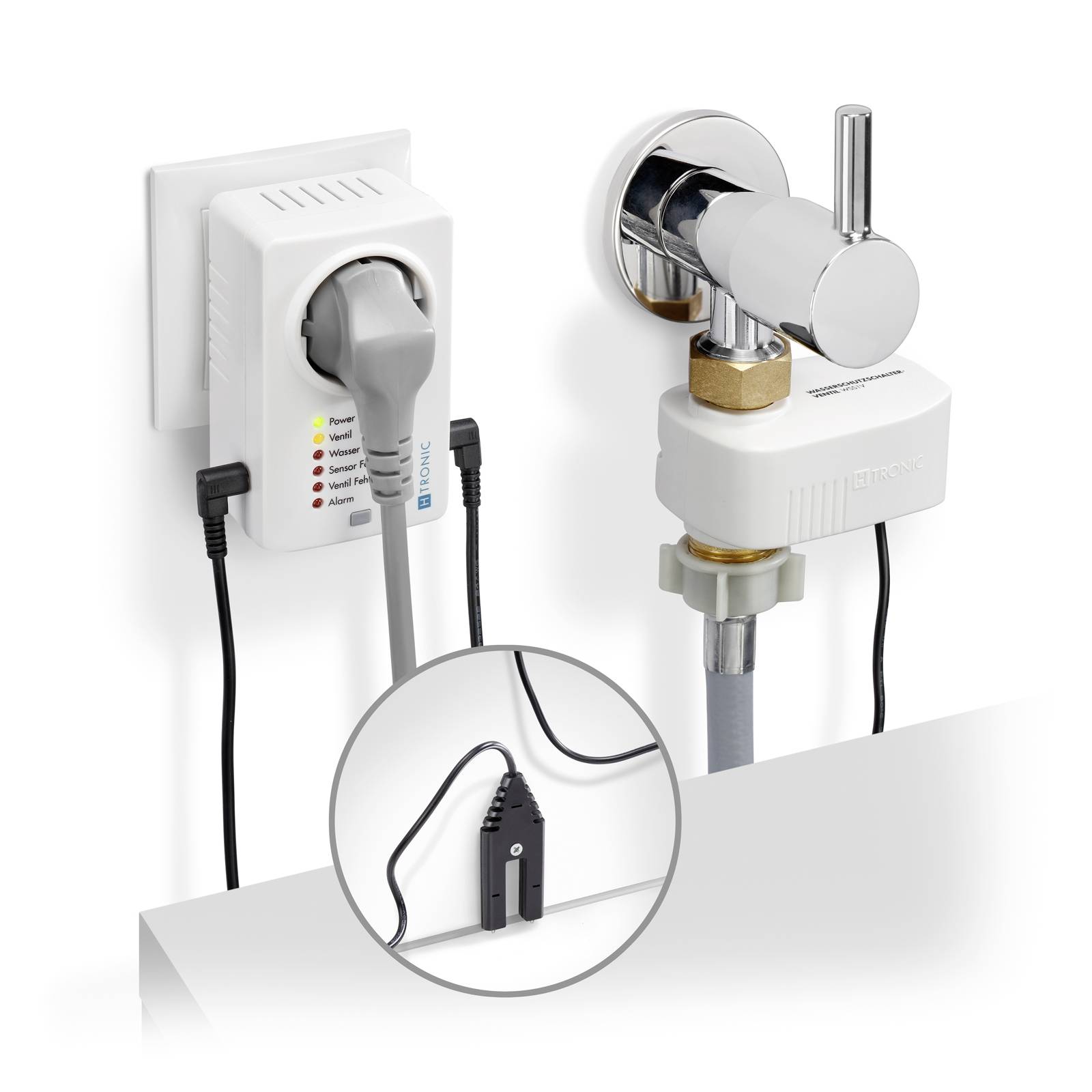 Elektronischer Wasserwächter, an einer Armatur und Steckdose angeschlossen, zeigt Statusleuchten. Verhindert Wasserschäden.