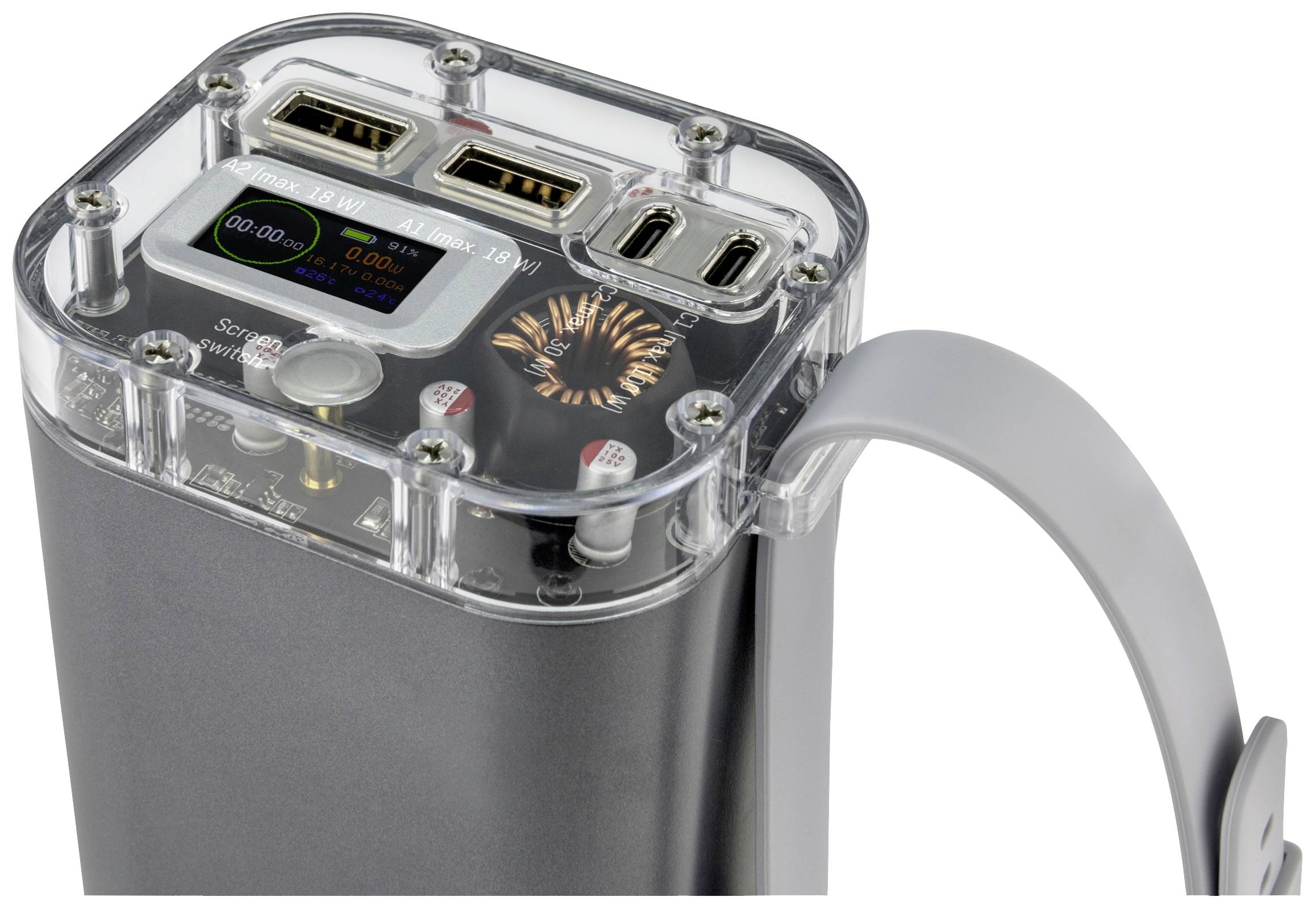 'Nahaufnahme einer Powerbank mit zwei USB-Anschlüssen, einem USB-C-Anschluss und einem Display, das Ladeinformationen anzeigt.'