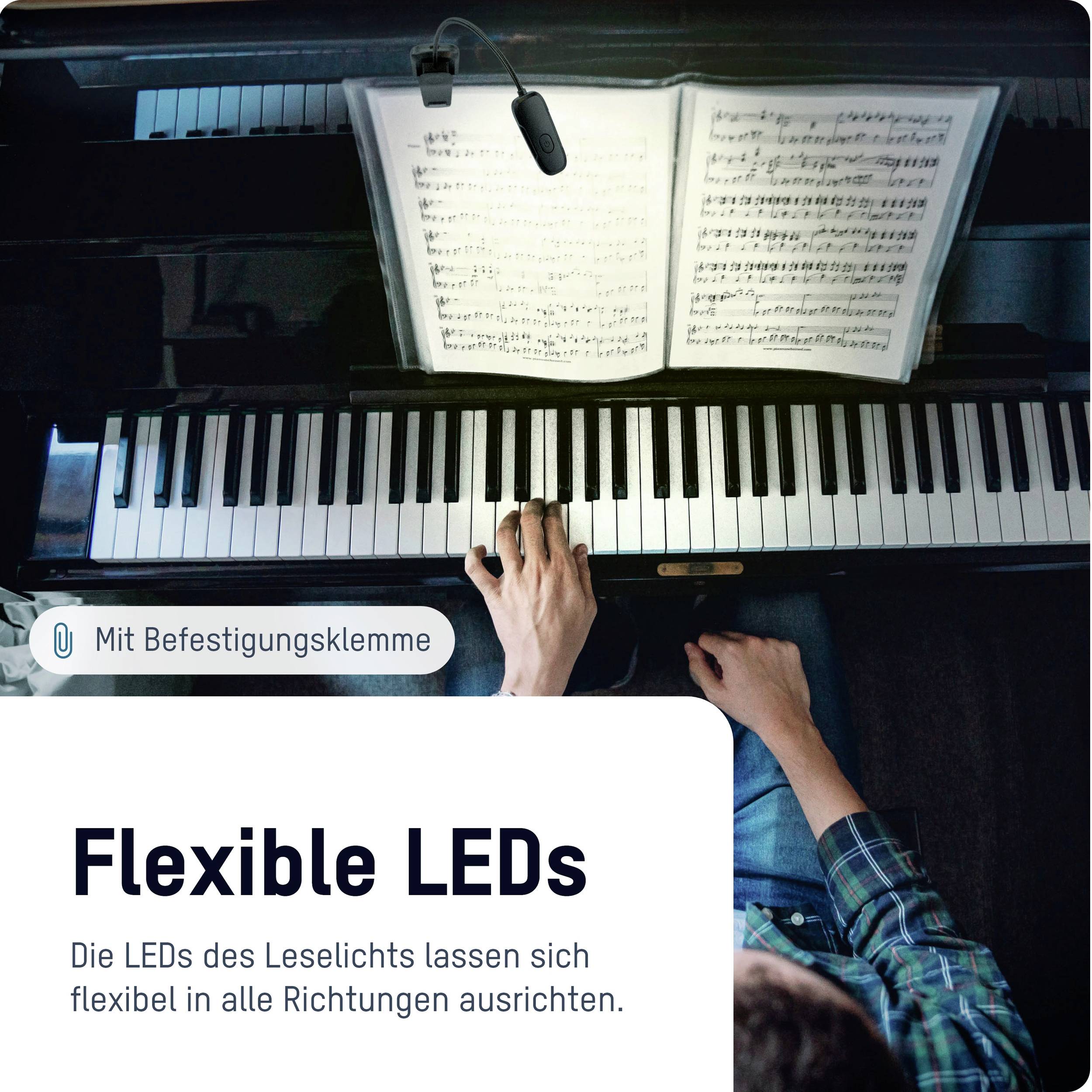 Ein Buch liegt auf einem Klavier. Eine Hand spielt die Tasten. 'Flexible LEDs' und Beschreibung über verstellbare Lichter.