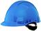 Ein blauer Schutzhelm, der für Bau- oder Sicherheitsarbeiten verwendet wird, vor einem weißen Hintergrund.